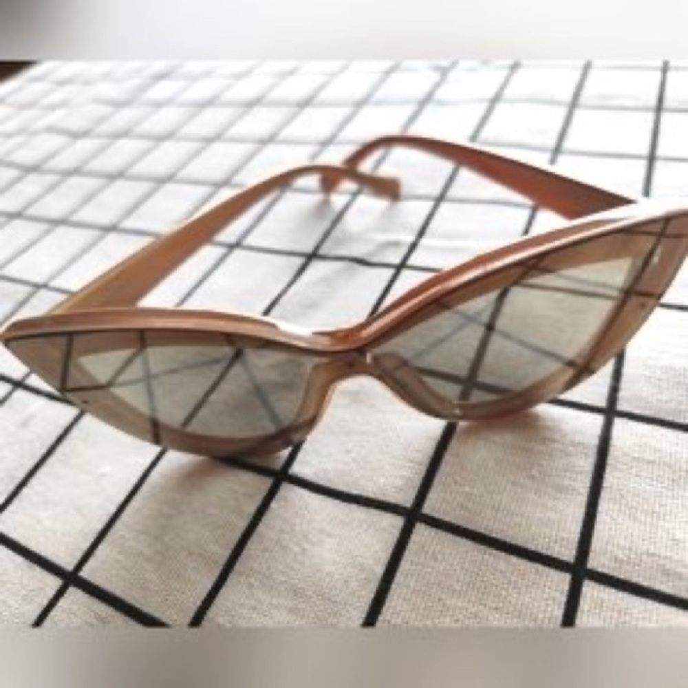 Women’s Cat-Eye Sunglasses in Brown - Stylish Fashion Accessory
